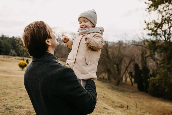 Father Playing Little Daughter Outdoors Park — Stockfoto