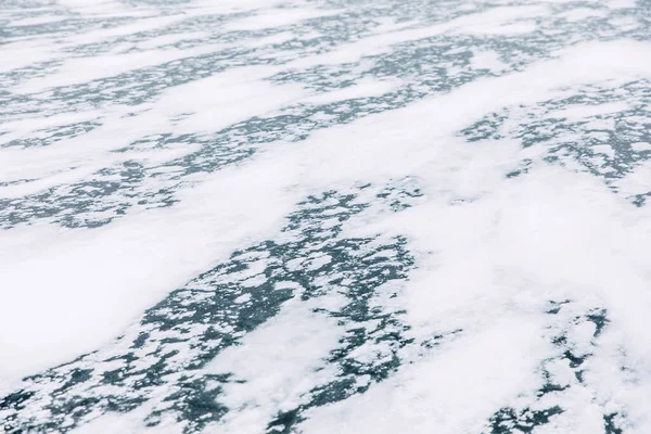 冬日里 湖面上覆盖着白雪 — 图库照片