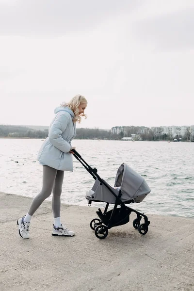 Woman Walking Stroller Lake — стоковое фото