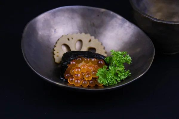 Comida Tradicional Japonesa Ovos Salmão Topo Arroz Ikura Nigiri Sushi — Fotografia de Stock