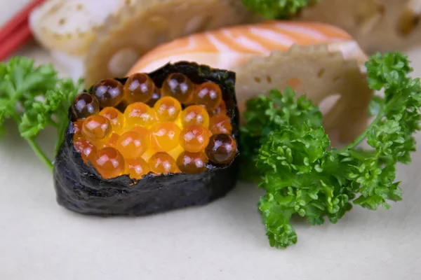 Традиційна Японська Їжа Salmon Eggs Top Rice Ikura Nigiri Sushi — стокове фото