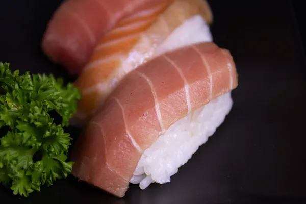 Cucina Tradizionale Giapponese Pesce Salmone Fresco Riso Sushi Sake Nigiri — Foto Stock
