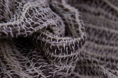 Beyaz Arkaplanda Doğal El Sanatları Giysileri. Tayland 'ın Kuzey Köyleri' nde el yapımı pamuk eşarp, tasarım dokusu ve deseninin ayrıntılarını kapatın.