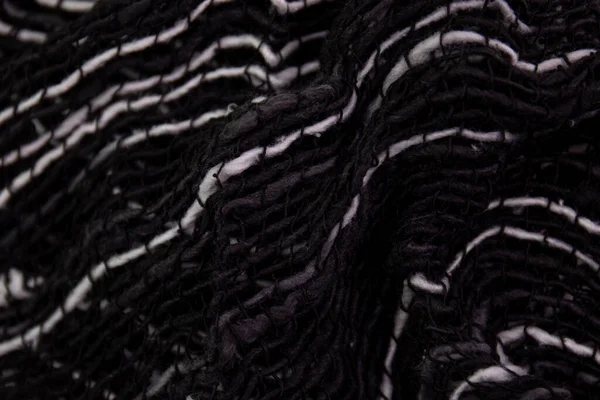 Beyaz Arkaplanda Siyah ve Beyaz El Sanatları Giysileri. Tayland 'ın Kuzey Köyleri' nde el yapımı pamuk eşarp, tasarım dokusu ve deseninin ayrıntılarını kapatın.