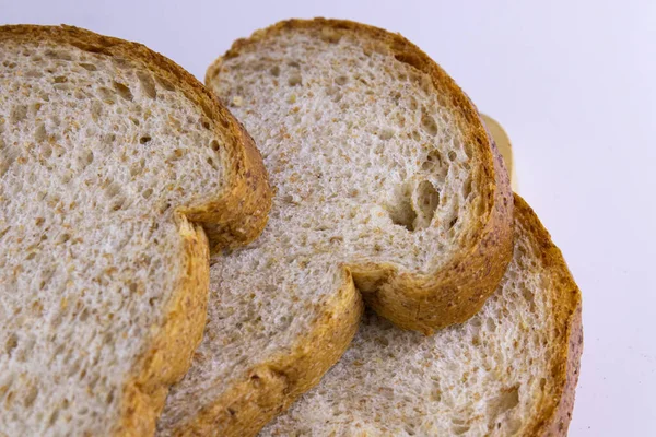 Pão Trigo Inteiro Sobre Fundo Branco — Fotografia de Stock