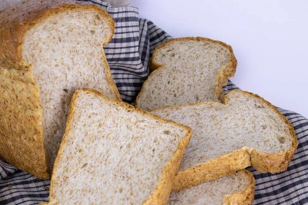 Pan Integral Sobre Fondo Blanco — Foto de Stock