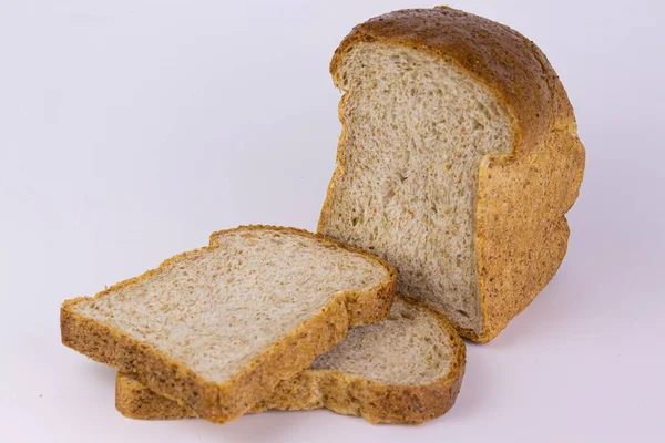 Volkoren Tarwebrood Witte Achtergrond — Stockfoto