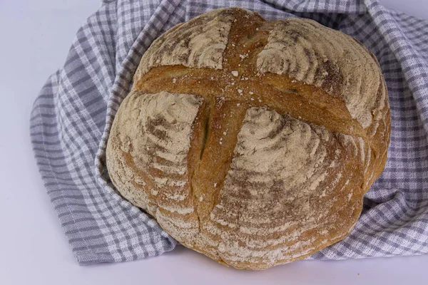 Pane Intero Grano Amaro Sfondo Bianco — Foto Stock