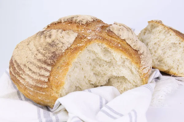 Pão Massa Azeda Trigo Inteiro Fundo Branco — Fotografia de Stock