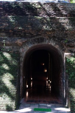Tünelde Buda, Wat Umong, Chiangmai, Tayland
