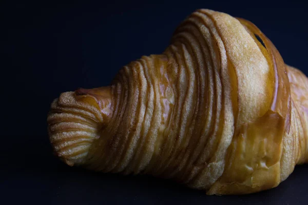 Franskt Bröd Croissant Färskt Från Ugn Knaprigt Och Mjukt Insidan — Stockfoto