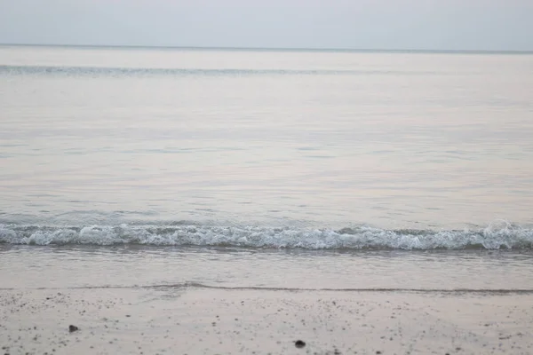 Paisaje Playa Antes Puesta Del Sol Tranquilo Tranquilo Las Olas — Foto de Stock