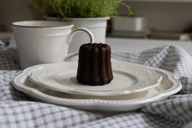 Fransız Pastası, Kanal