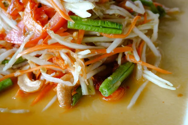 Thai Spicy Salad Shopped Green Papaya Dried Shilprs Mixed Fish — Stockfoto