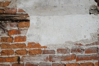 Eski duvarın dokusu ve deseni, eski tuğla ve grunge beyaz betonun iyi bir kombinasyonu.