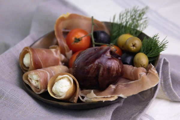 Close Caramelized Figs Filled Foie Gras Served Cold Cut Platter — Stock Photo, Image