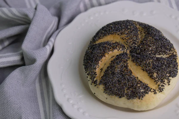 Poppy Seeds Kaiser Roll Tasty Bread Roll Modern Lifestyle —  Fotos de Stock