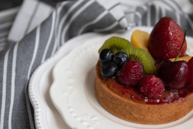 Tatlı tatlı, Danimarka pastası, karışık meyveli tart.