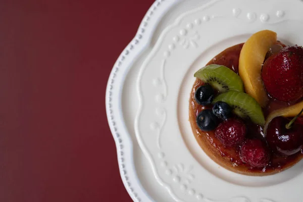 Γλυκό Επιδόρπιο Δανέζικο Ζαχαροπλαστείο Τάρτα Μικτών Φρούτων — Φωτογραφία Αρχείου