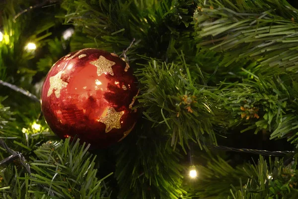 Balle Suspendue Rouge Pour Arbre Noël — Photo