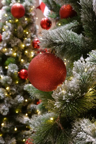 Bola Colgante Roja Para Árbol Navidad — Foto de Stock