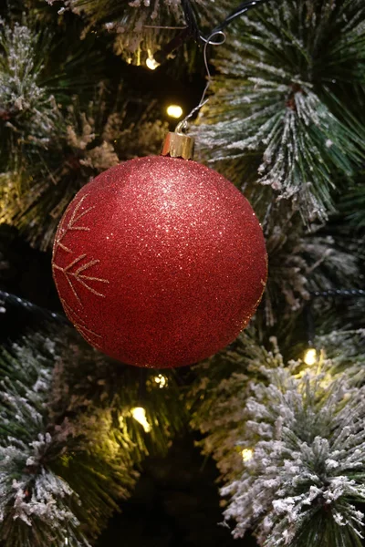 Bola Suspensão Vermelha Para Decoração Natal — Fotografia de Stock