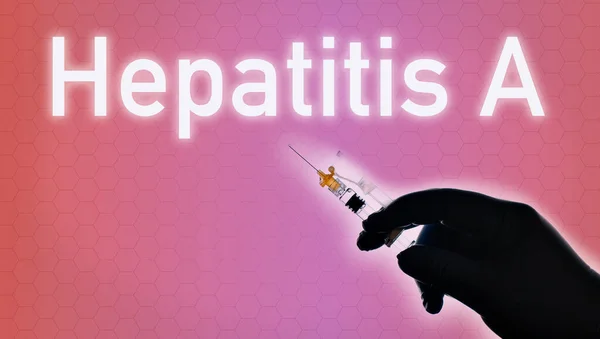 Mavi Zemin Üzerinde Aşı Bulunan Şırınga Hepatite Karşı Aşılanmaya Hazır — Stok fotoğraf