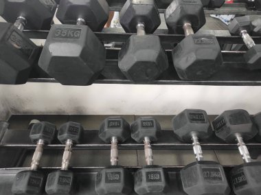 Bir Spor Salonunda Ağırlıklar