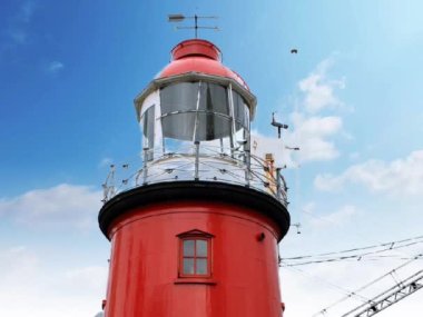 Deniz fenerinin üstündeki gökyüzü