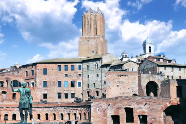 Fotografier Imp Caesari Nervae Augustus Och Gatan Dei Fori Imperiali — Stockvideo