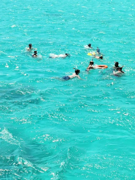Snorkeling Nuotatore Dotato Maschera Subacquea — Foto Stock