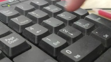 Finansal Faturalarını Hesaplayan Adam