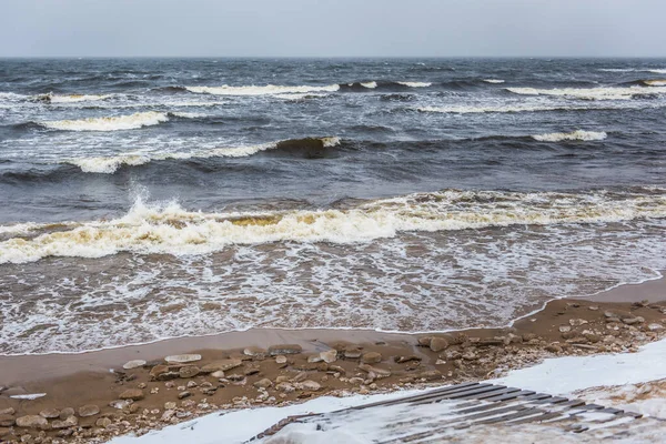 Invierno Frío Mar Báltico Playa Está Nevada Hay Grandes Olas — Foto de Stock
