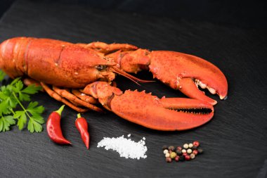 Ispanaklı ıstakoz ve safran risotto.