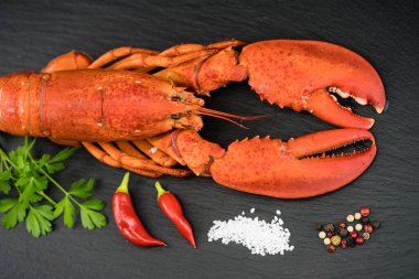 Ispanaklı ıstakoz ve safran risotto.