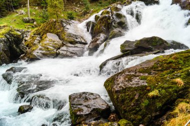 Geiranger Norveç 'te Storfossen şelalesi