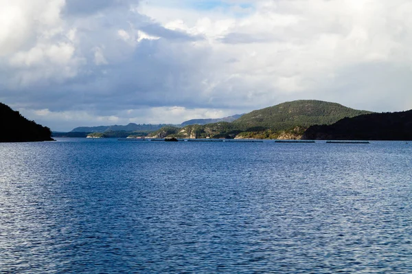 Mit Einem Kreuzfahrtschiff Den Norwegischen Fjorden — Stockfoto