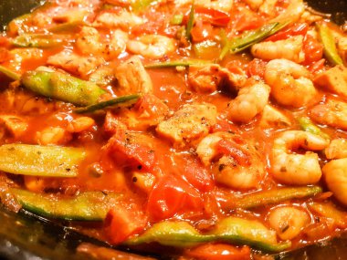 İtalyan spesiyali karidesli spagetti alla busara makarna