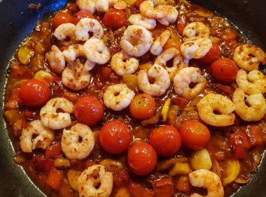 İtalyan spesiyali karidesli spagetti alla busara makarna