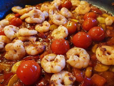 İtalyan spesiyali karidesli spagetti alla busara makarna