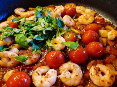 İtalyan spesiyali karidesli spagetti alla busara makarna