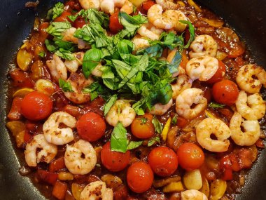 İtalyan spesiyali karidesli spagetti alla busara makarna