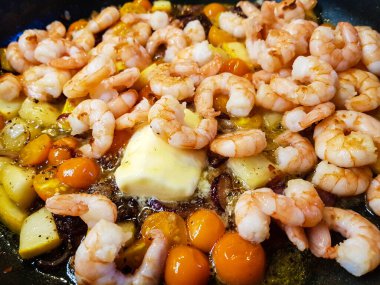 İtalyan spesiyali karidesli spagetti alla busara makarna