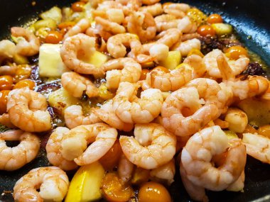 İtalyan spesiyali karidesli spagetti alla busara makarna