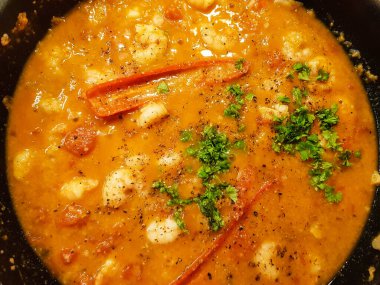 İtalyan spesiyali karidesli spagetti alla busara makarna