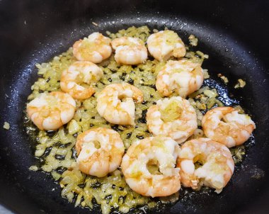 İtalyan spesiyali karidesli spagetti alla busara makarna