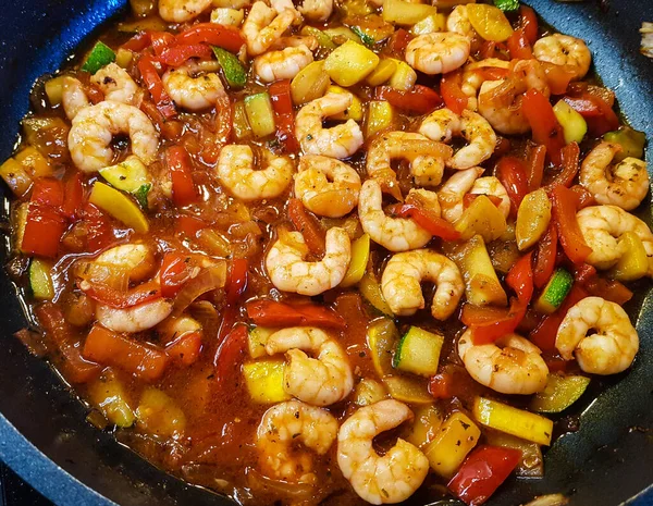 İtalyan spesiyali karidesli spagetti alla busara makarna