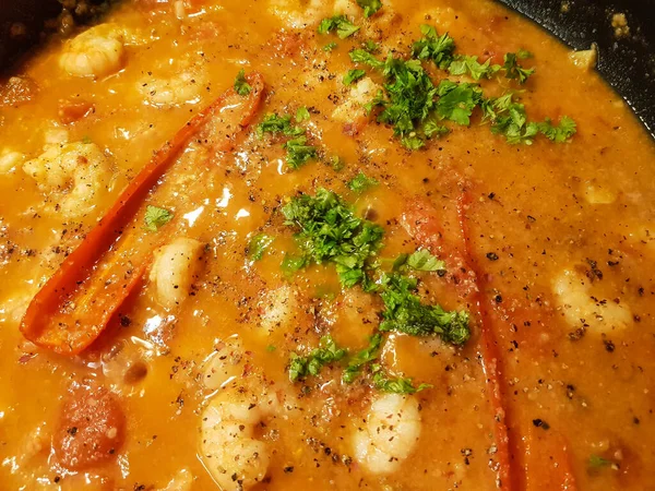 İtalyan spesiyali karidesli spagetti alla busara makarna