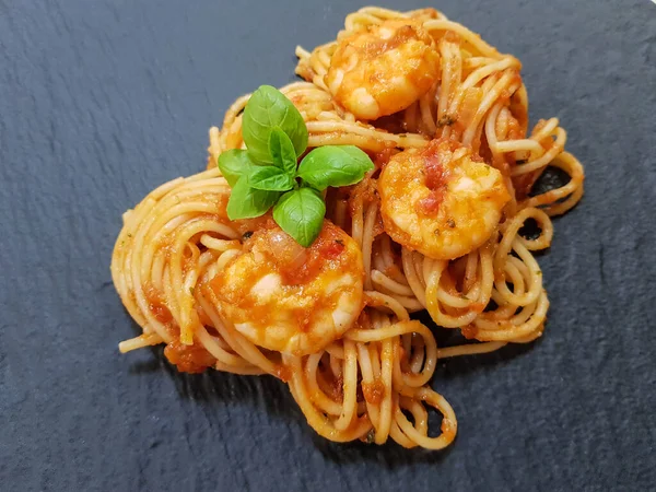 Spaghetti Alla Busara Con Gamberetti Specialità Italiane — Foto Stock