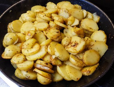 Çiftçiler jambonlu kahvaltı ve kızarmış patates.